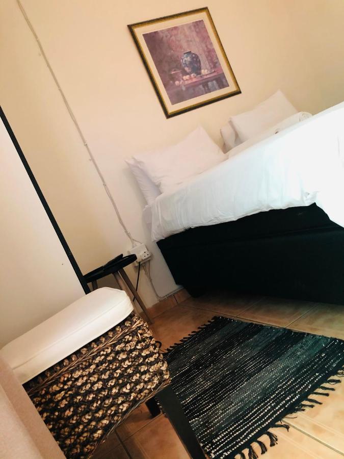 Mo-Nize Villa Guesthouse Otjiwarongo Buitenkant foto