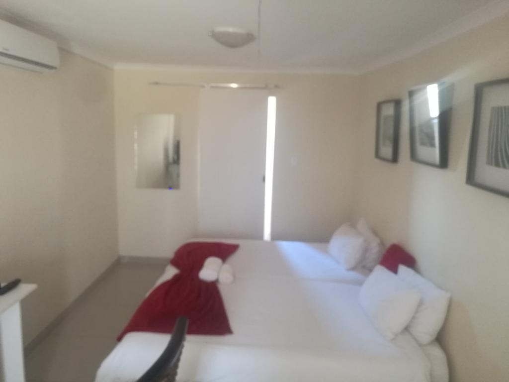 Mo-Nize Villa Guesthouse Otjiwarongo Buitenkant foto