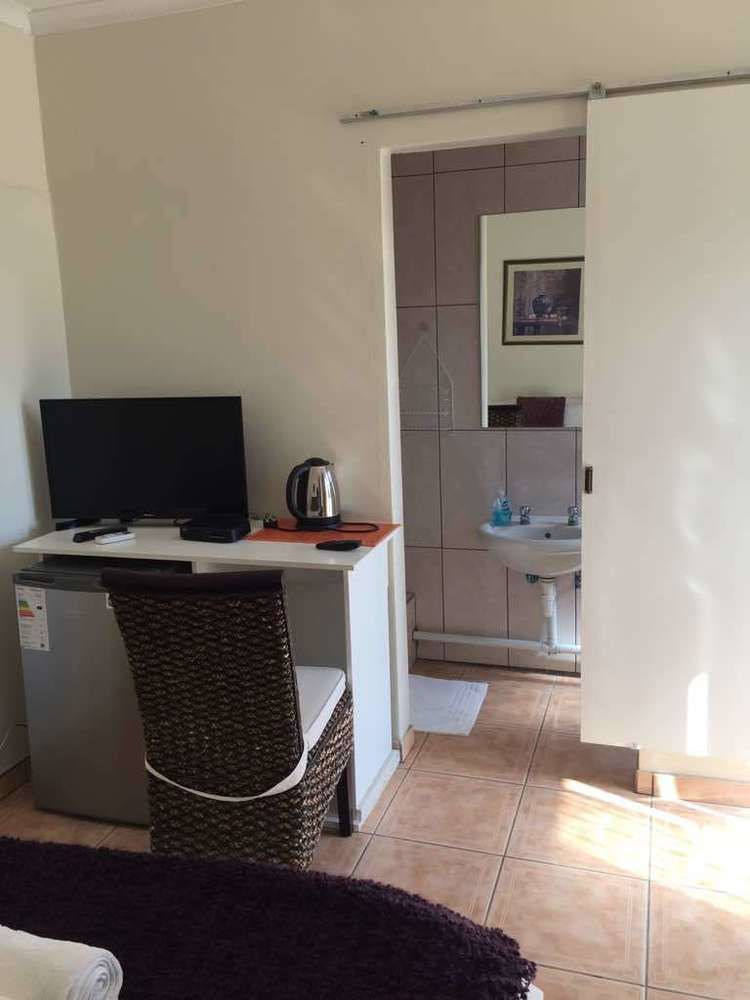 Mo-Nize Villa Guesthouse Otjiwarongo Buitenkant foto
