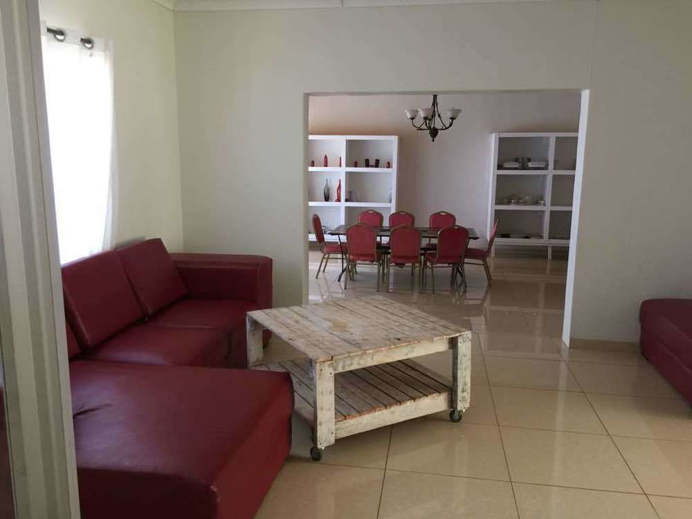 Mo-Nize Villa Guesthouse Otjiwarongo Buitenkant foto